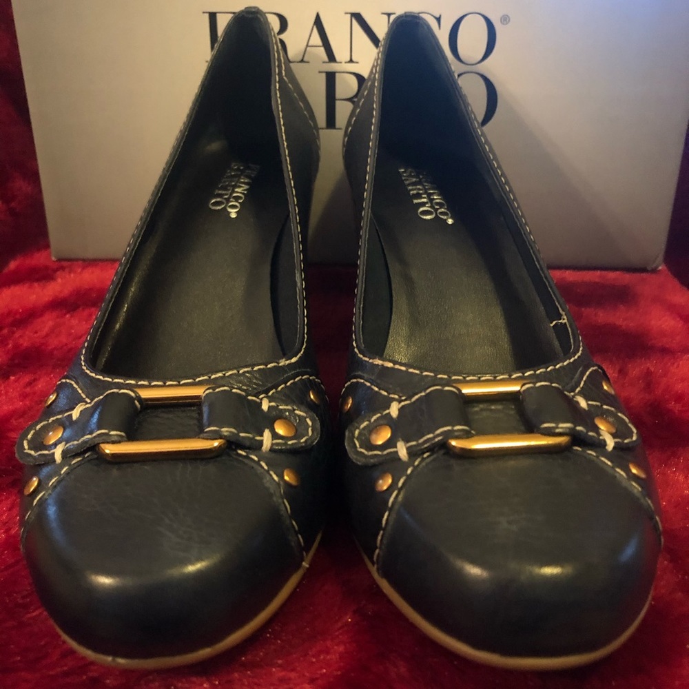 Black leather dress shoes
